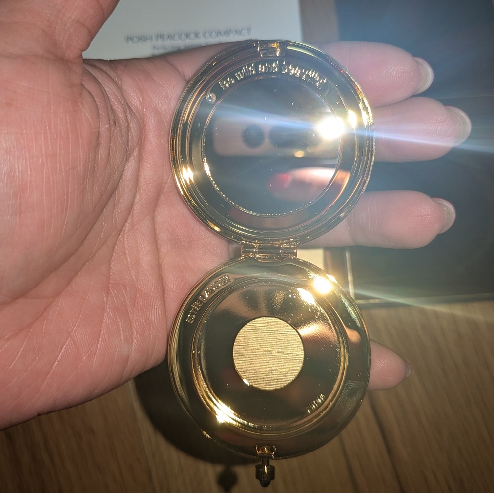 NEW ESTEE LAUDER X MONICA RICH KOSANN POSH PEACOCK COMPACTS - Picture 8 of 10
